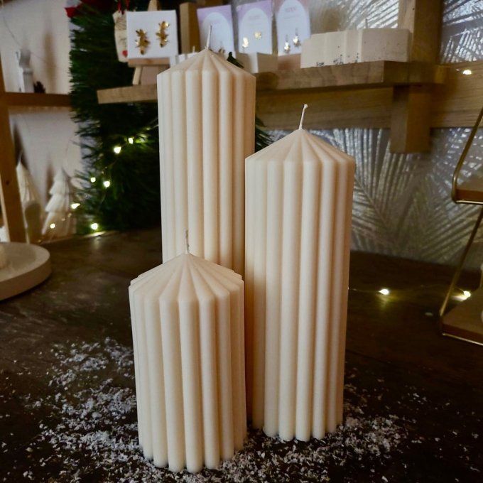 Trio de Chandelles Plissées – Blanc Sculptural
