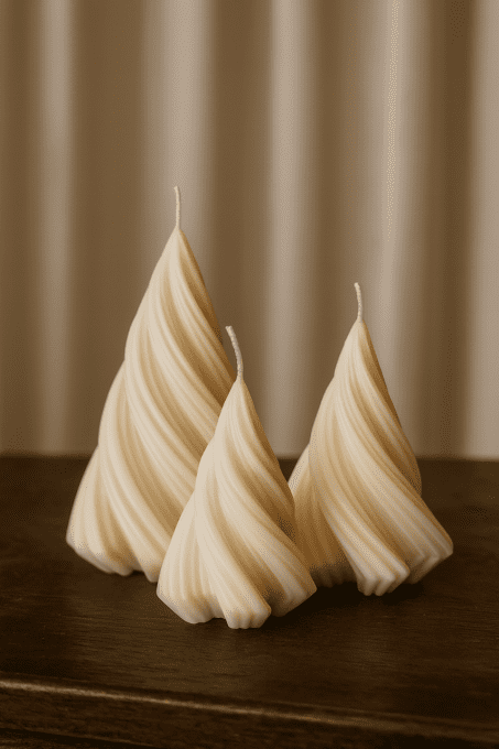 Trio Sapins Torsadés – Blanc Sculptural